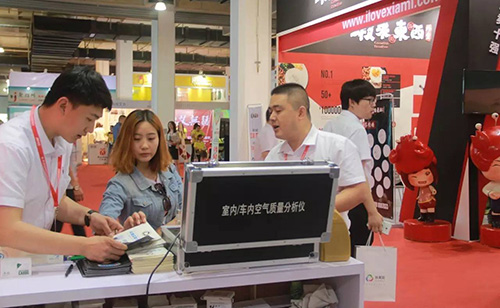 現場(chǎng)進(jìn)行空氣檢測