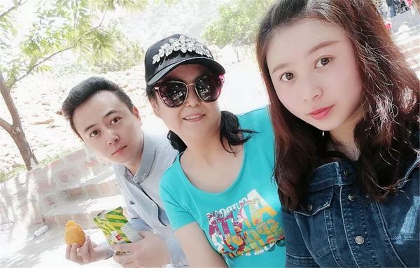 過(guò)生日的家人 過(guò)生日的家人