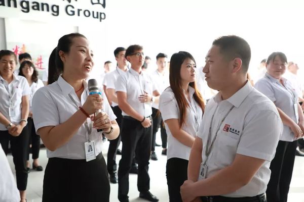 生日會(huì )現場(chǎng)訪(fǎng)談互動(dòng) 生日會(huì )現場(chǎng)訪(fǎng)談互動(dòng)