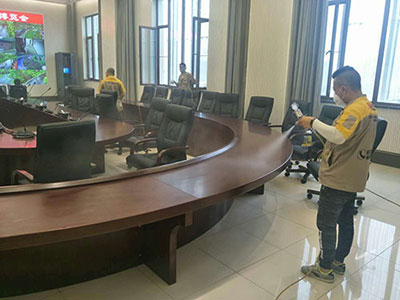 乾港集團的施工師傅們正在進(jìn)行除甲醛施工 乾港集團的施工師傅們正在進(jìn)行除甲醛施工