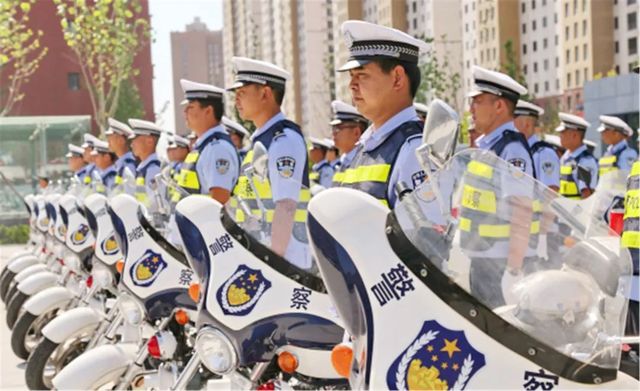 乾港慰問(wèn)一線(xiàn)干警 乾港慰問(wèn)一線(xiàn)干警