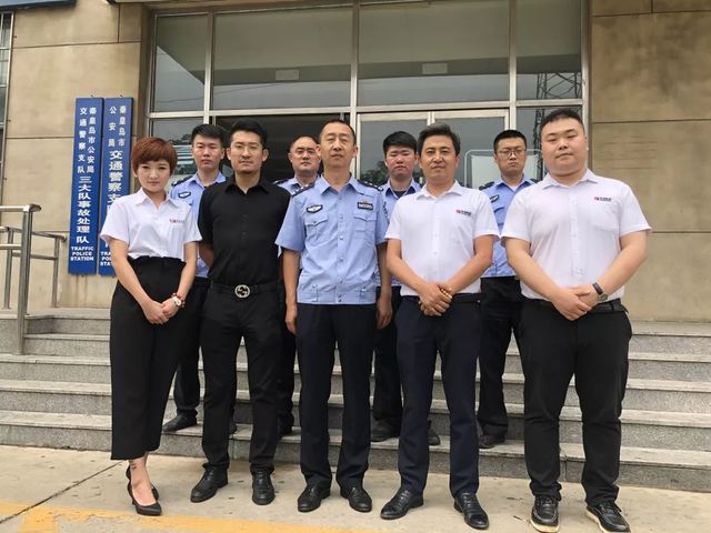 乾港慰問(wèn)一線(xiàn)干警 乾港慰問(wèn)一線(xiàn)干警