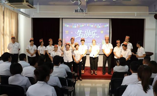 乾港集團7月員工生日會(huì ) 乾港集團7月員工生日會(huì )