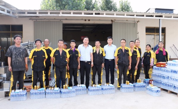 乾港集團高層慰問(wèn)一線(xiàn)員工 乾港集團高層慰問(wèn)一線(xiàn)員工