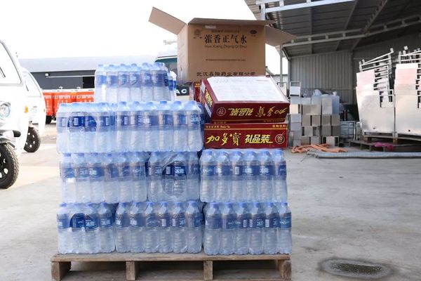 乾港集團高層慰問(wèn)一線(xiàn)員工 乾港集團高層慰問(wèn)一線(xiàn)員工