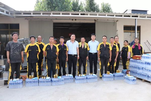 乾港集團高層慰問(wèn)一線(xiàn)員工 乾港集團高層慰問(wèn)一線(xiàn)員工