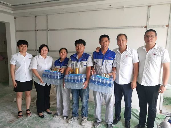 乾港集團高層慰問(wèn)一線(xiàn)員工 乾港集團高層慰問(wèn)一線(xiàn)員工