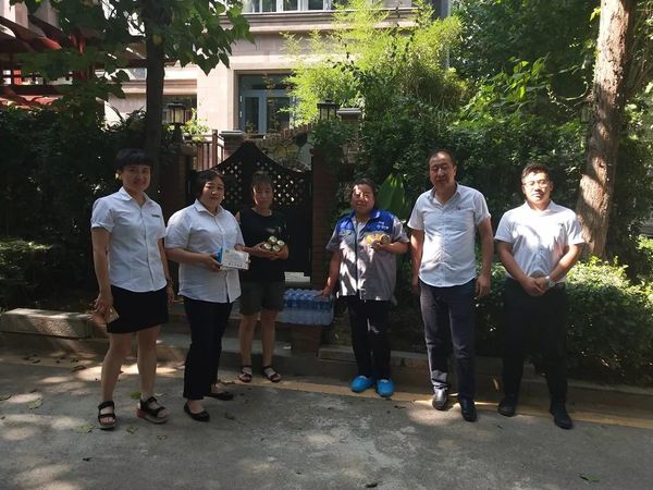 乾港集團高層慰問(wèn)一線(xiàn)員工 乾港集團高層慰問(wèn)一線(xiàn)員工