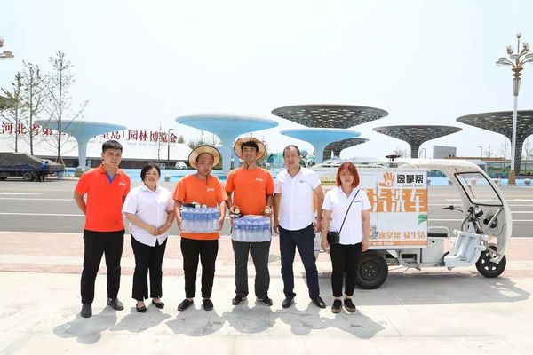 乾港集團高層慰問(wèn)一線(xiàn)員工 乾港集團高層慰問(wèn)一線(xiàn)員工