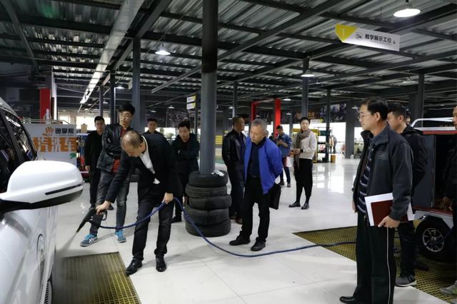 總工會(huì )領(lǐng)導蒞臨乾港 總工會(huì )領(lǐng)導蒞臨乾港