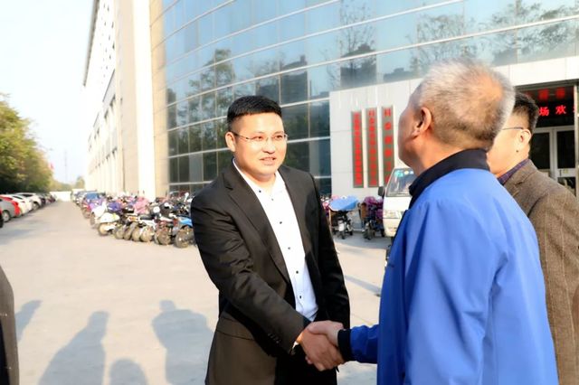 總工會(huì )領(lǐng)導蒞臨乾港 總工會(huì )領(lǐng)導蒞臨乾港