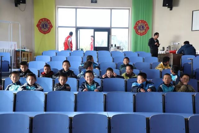 慰問(wèn)孤兒院 慰問(wèn)孤兒院